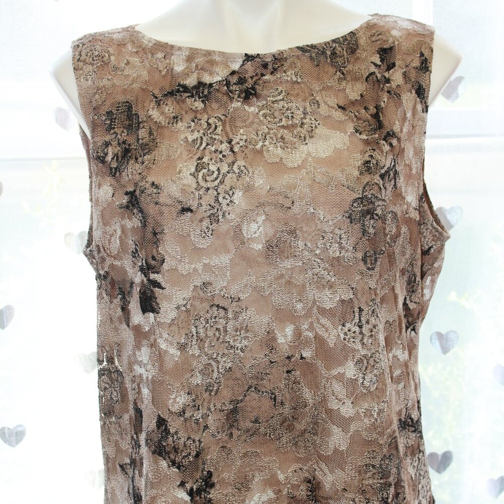 #308 Chico's Tan White Black Dressy Tank with Intricate Design Size 3 (16)